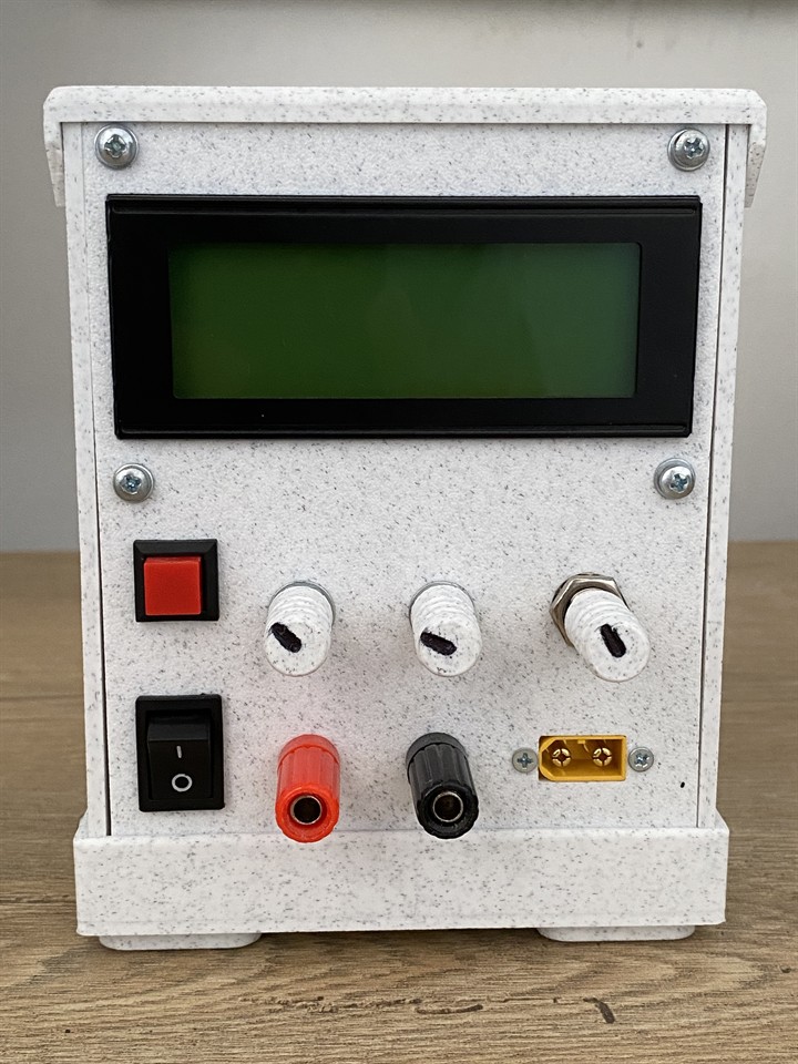 Elektronik kör yük prototip cihaz üçüncü görünüm