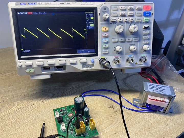 Elektronik kör yük V1 osiloskop test düzeneği ikinci görünüm