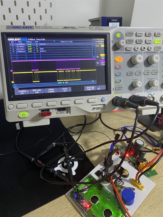 Elektronik kör yük V1 osiloskop test düzeneği dördüncü görünüm